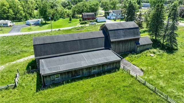 $899,900 | 976 Davis Road, East Aurora, NY 14052