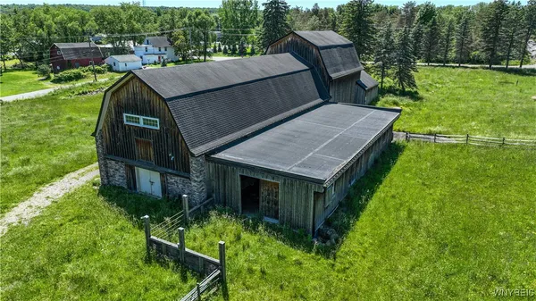 $899,900 | 976 Davis Road, East Aurora, NY 14052