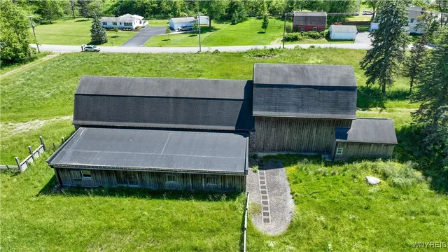 $899,900 | 976 Davis Road, East Aurora, NY 14052