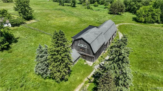 $899,900 | 976 Davis Road, East Aurora, NY 14052
