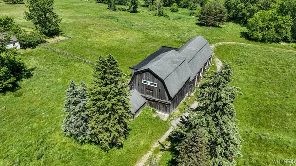 $899,900 | 976 Davis Road, East Aurora, NY 14052