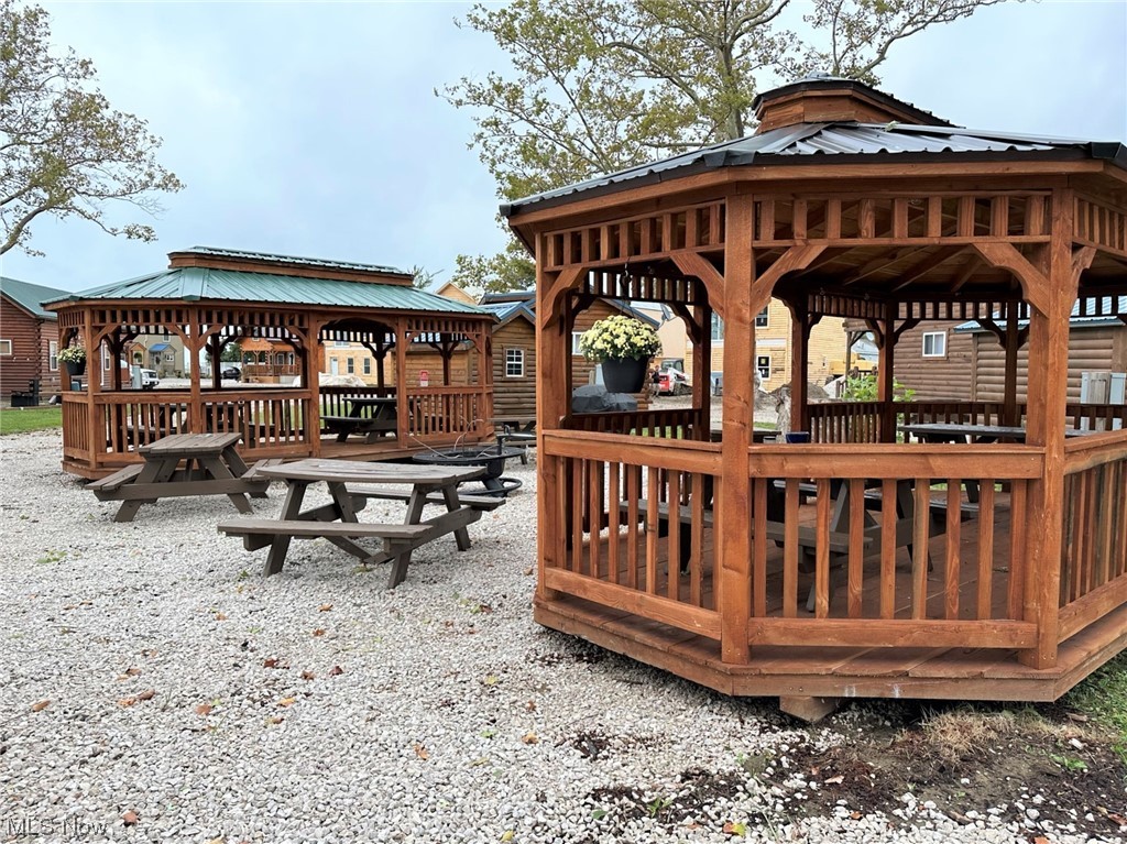 5919 Lake Road West, Unit 8 Ashtabula, OH 44004 - Photo 28 of 35 Common area picnic area