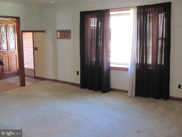 4928 Drawbridge Road Cambridge, MD 21613 - Photo 3 of 14 living rm