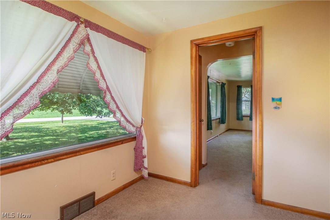 1157 Deforest Road Southeast Warren, OH 44484 - Photo 3 of 18 Gallery Image 3
