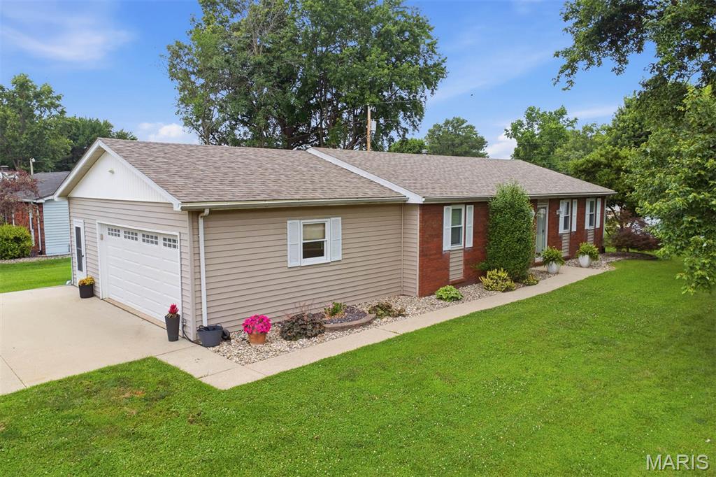 2210 Broadway Highland, IL 62249 - Photo 35 of 41
