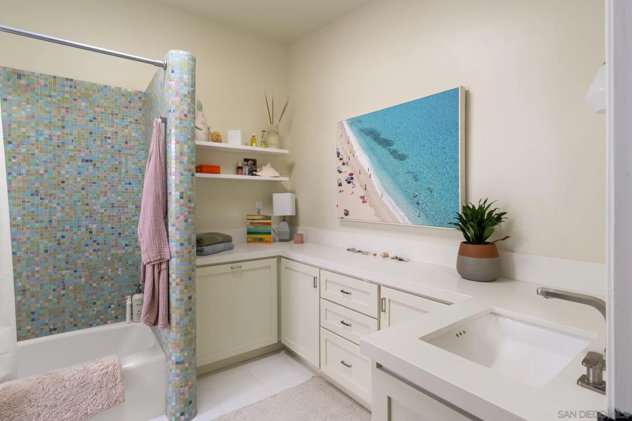 1370 Neptune Avenue Encinitas, CA 92024 - Photo 11 of 30 Gallery Image 11