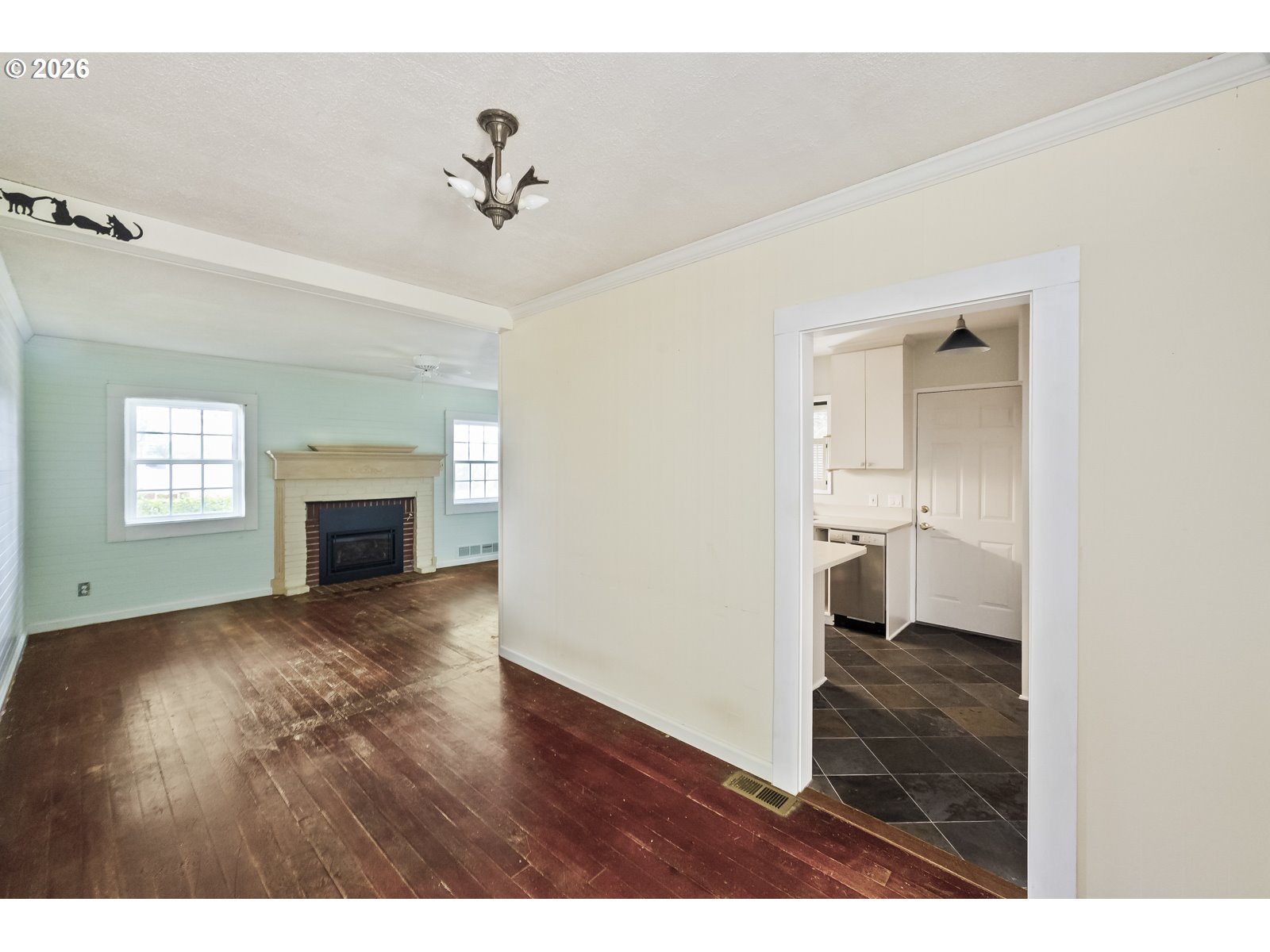 1827 Southwest Dewitt Street Portland, OR 97239 - Photo 7 of 47 Gallery Image 7