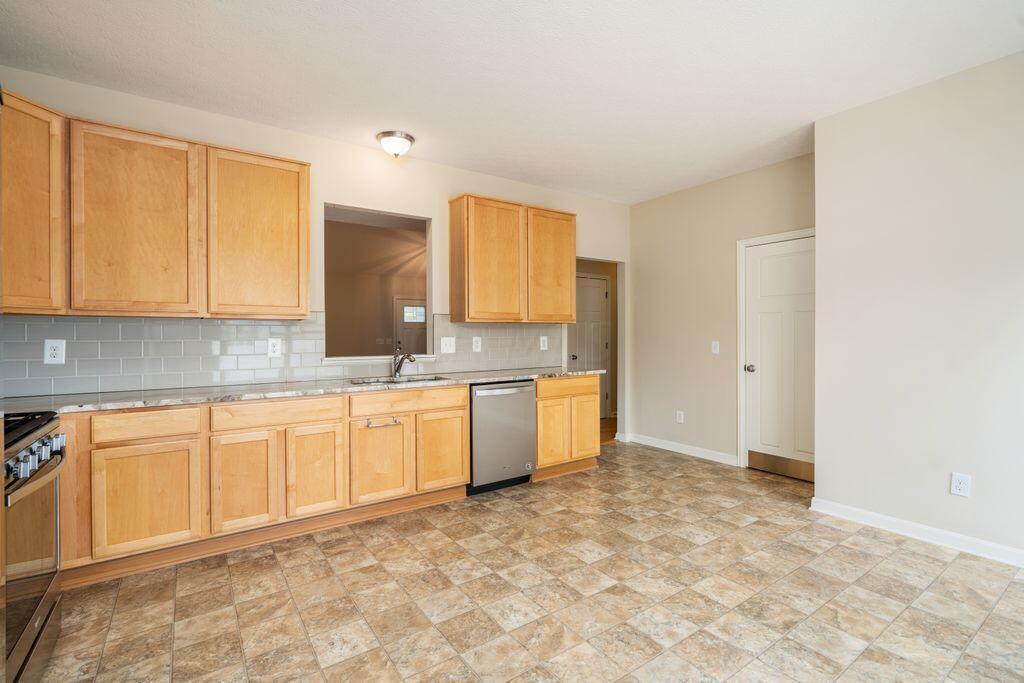 5735 Nadler Road Dublin, OH 43016 - Photo 12 of 48 Kitchen