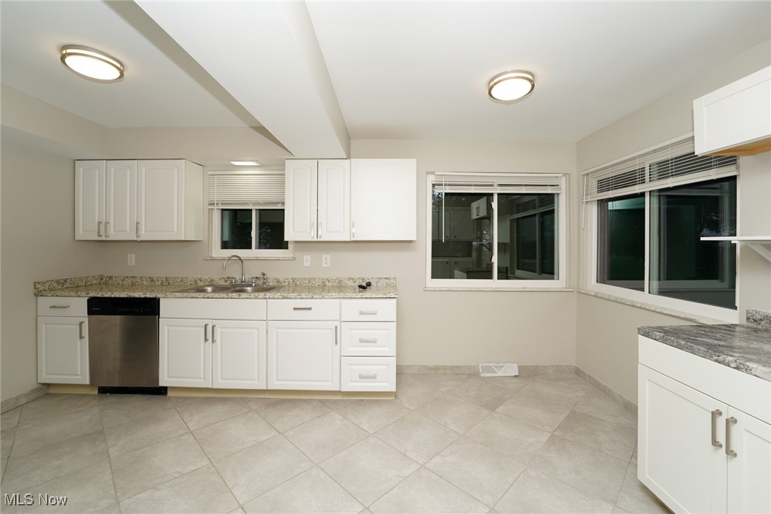 3655 Langton Road Cleveland, OH 44121 - Photo 3 of 20 Gallery Image 3