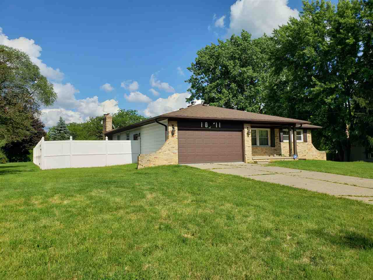 1011 Stonehenge Road Flint, MI 48532 - Photo 2 of 2 31383844-21.JPG