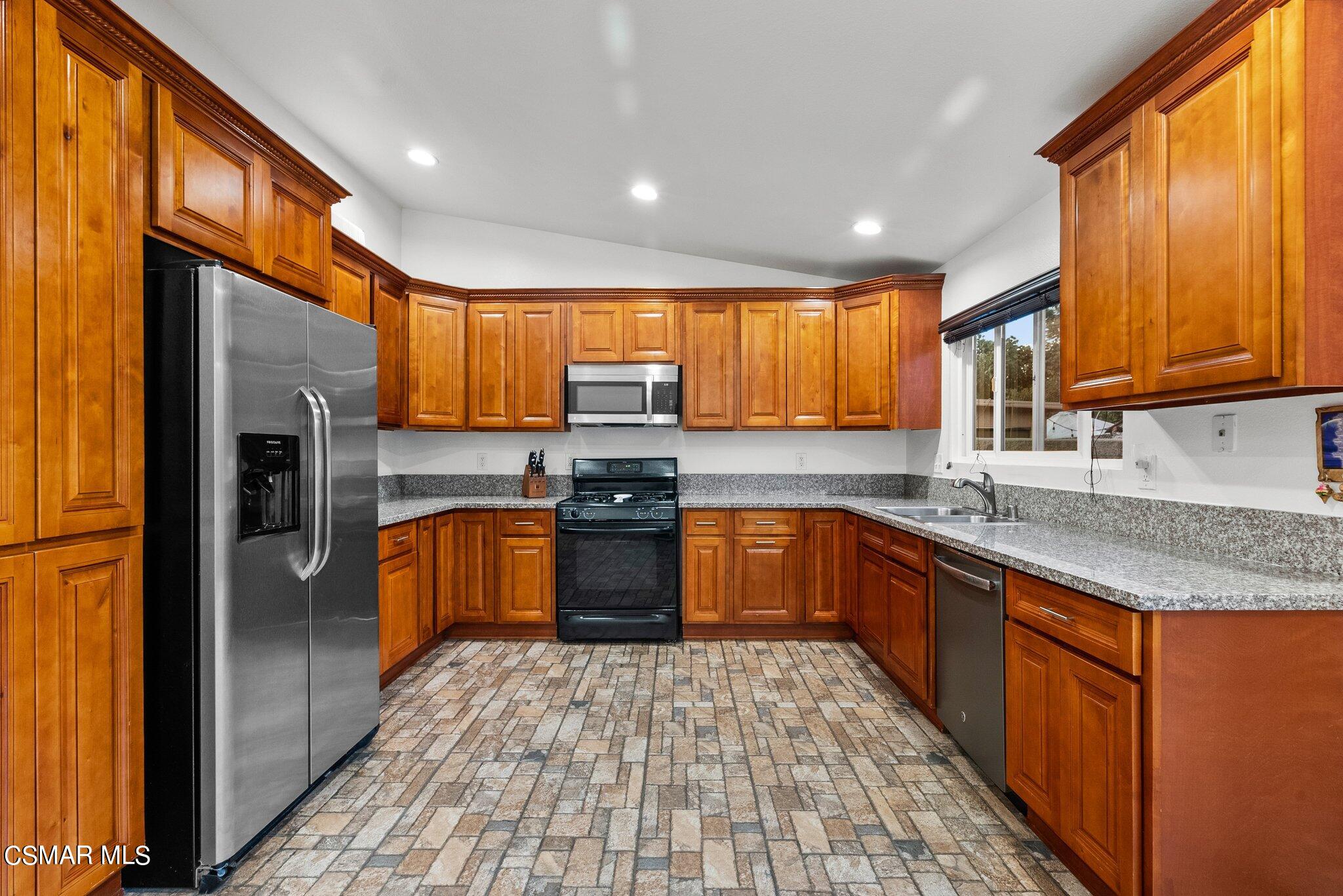 6581 North Duke Street Moorpark, CA 93021 - Photo 7 of 29 17-web-or-mls-DSC05176