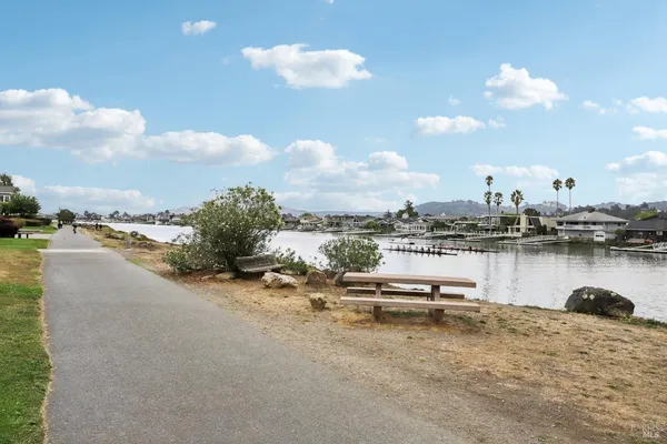 $699,000 | 290 VÃa Casitas, Unit 206, Greenbrae, CA 94904
