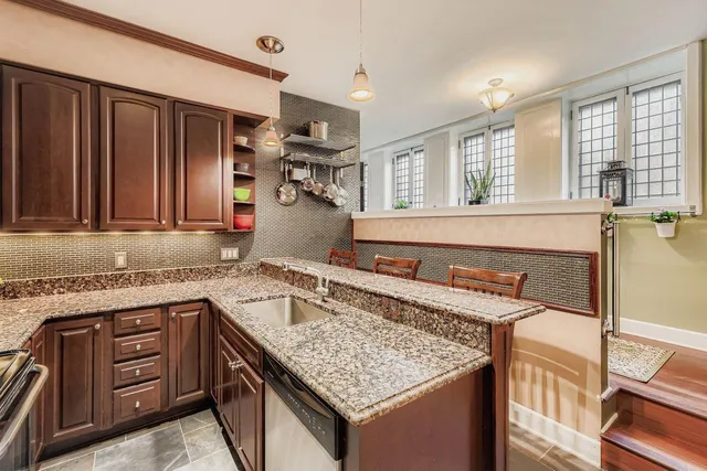 $1,700 | 2219 Pillsbury Avenue, Unit 5, Minneapolis, MN 55404