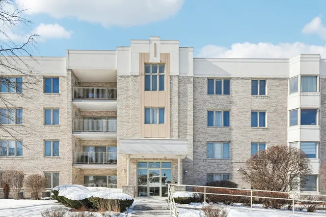 $240,000 | 10720 South Washington Street, Unit 406, Oak Lawn, IL 60453