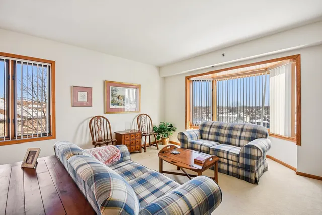 $240,000 | 10720 South Washington Street, Unit 406, Oak Lawn, IL 60453