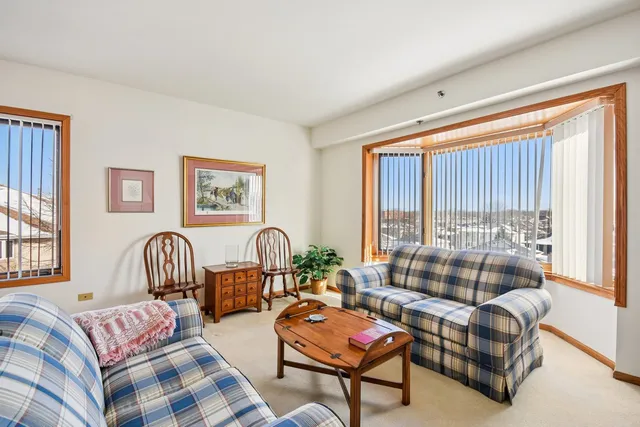 $240,000 | 10720 South Washington Street, Unit 406, Oak Lawn, IL 60453