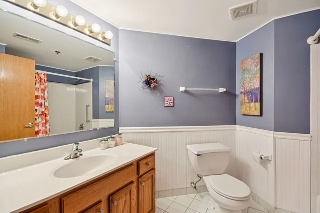 $240,000 | 10720 South Washington Street, Unit 406, Oak Lawn, IL 60453