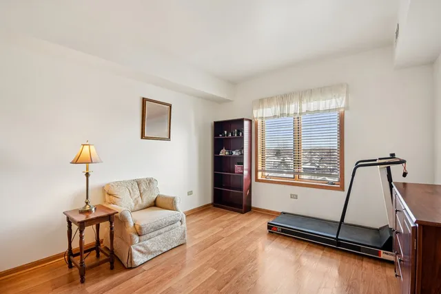 $240,000 | 10720 South Washington Street, Unit 406, Oak Lawn, IL 60453