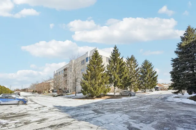 $240,000 | 10720 South Washington Street, Unit 406, Oak Lawn, IL 60453