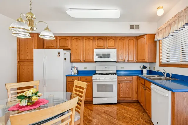 $240,000 | 10720 South Washington Street, Unit 406, Oak Lawn, IL 60453