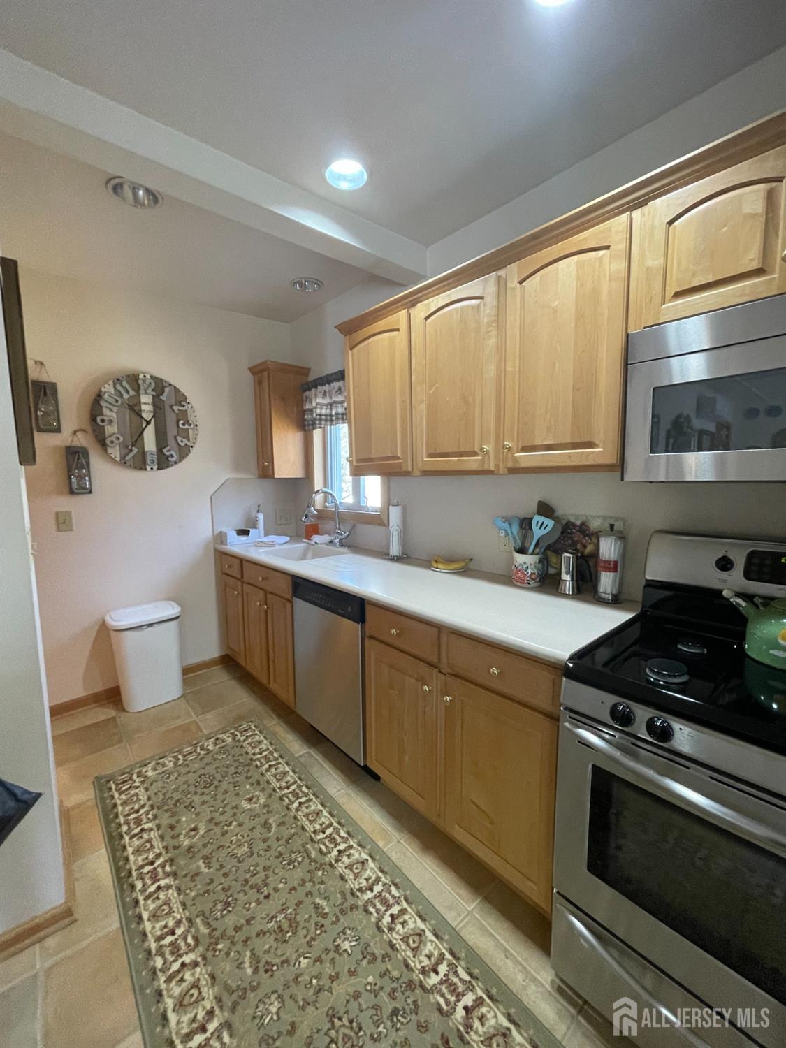 304 John Street Middlesex, NJ 08846 - Photo 5 of 11