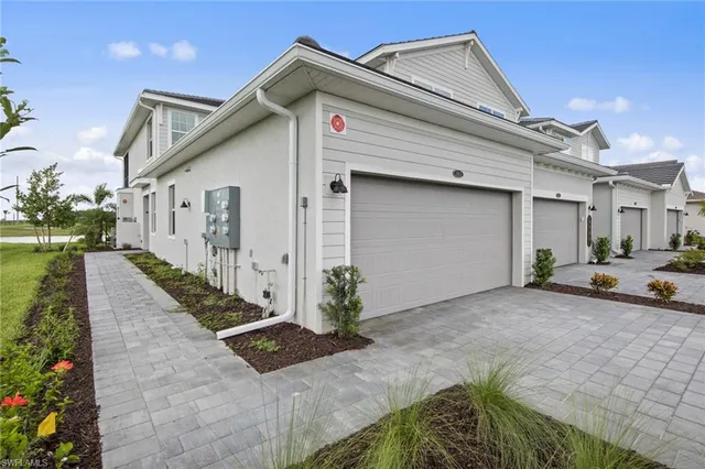 $404,900 | 6008 Ellerston Way Avenue, Unit 1011, Immokalee, FL 34142