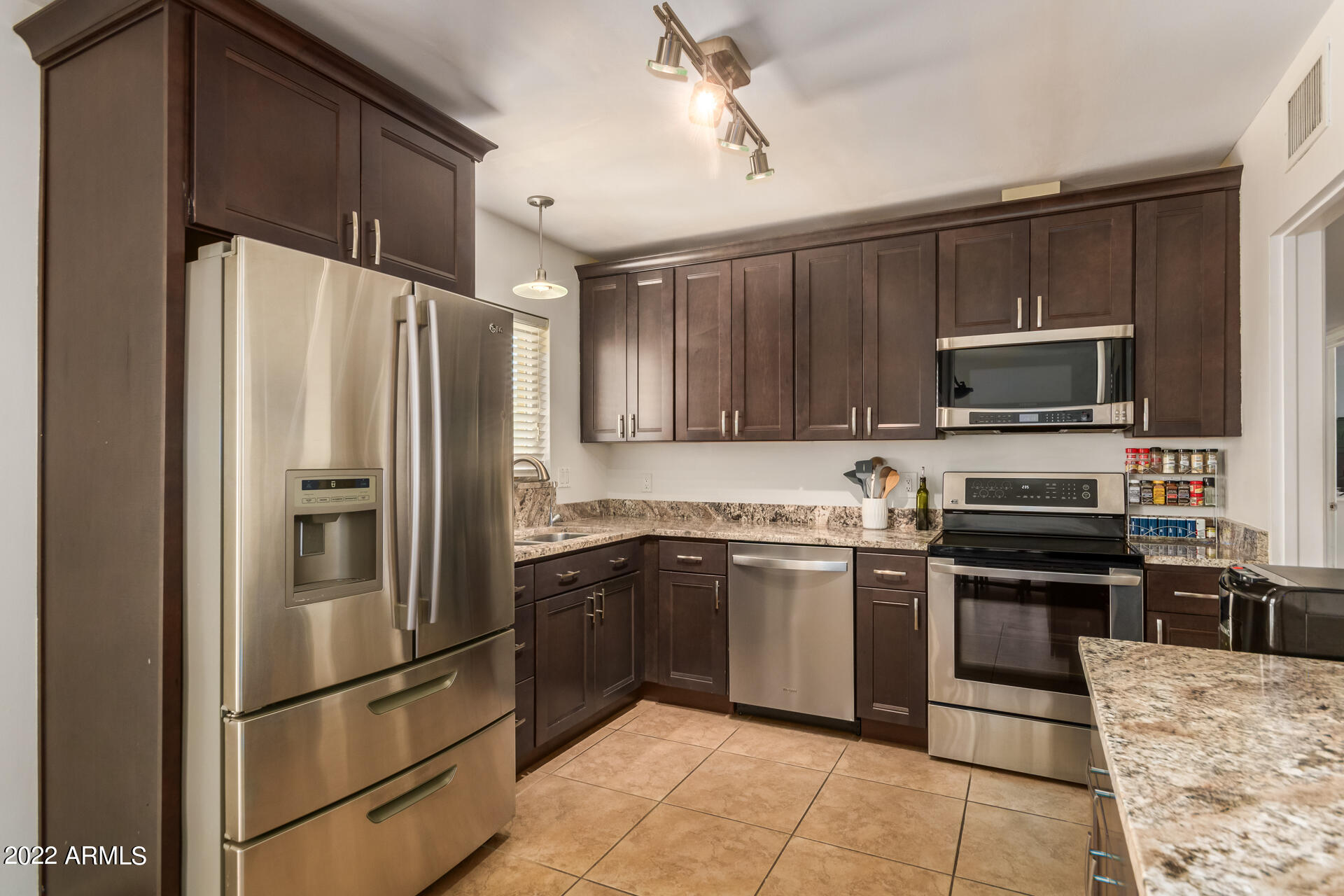 811 West Picadilly Road Phoenix, AZ 85013 - Photo 6 of 14 09-Piccadilly