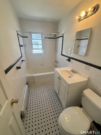 $1,400 | 76 Birdsey Street, Unit 2L, Bridgeport, CT 06610