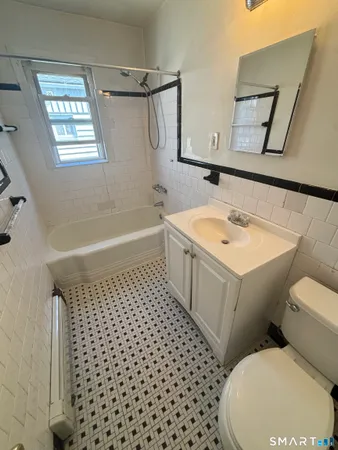 $1,400 | 76 Birdsey Street, Unit 2L, Bridgeport, CT 06610