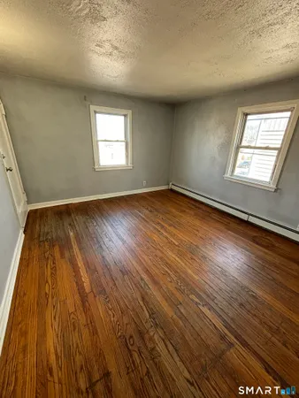 $1,400 | 76 Birdsey Street, Unit 2L, Bridgeport, CT 06610