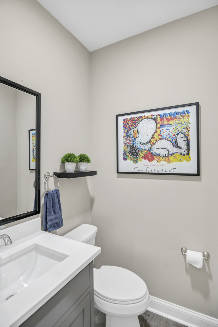 70 Prairie Court Wheeling, IL 60090 - Photo 12 of 44 a bathroom with a toilet a sink and mirror