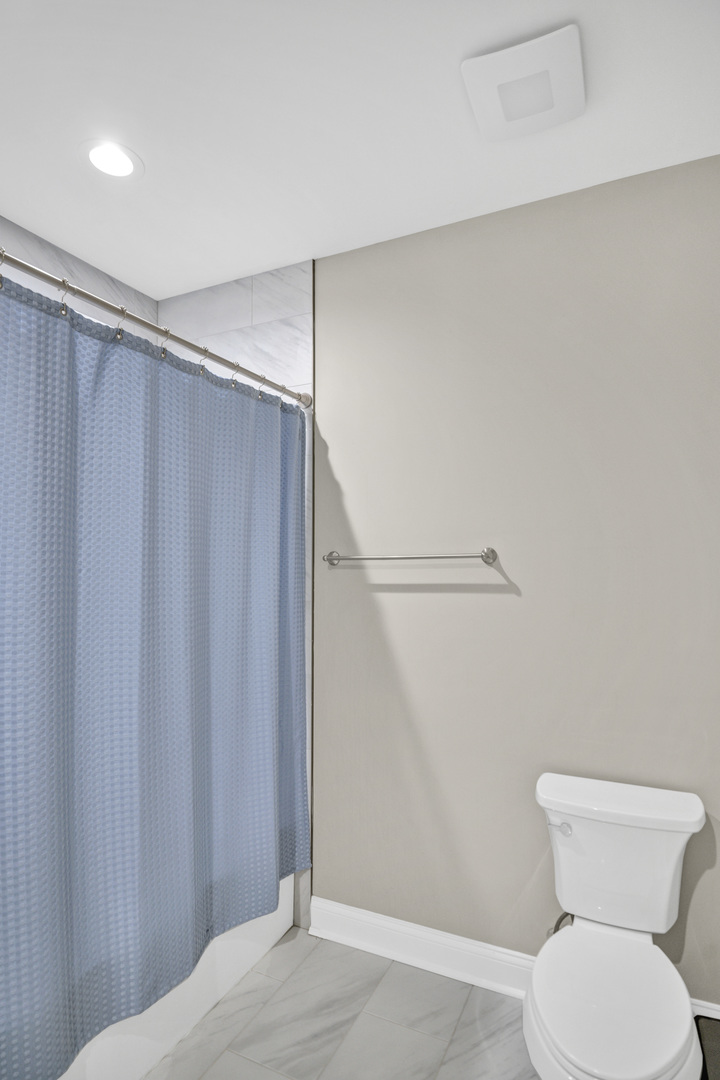 70 Prairie Court Wheeling, IL 60090 - Photo 22 of 44 a bathroom with a shower and a toilet