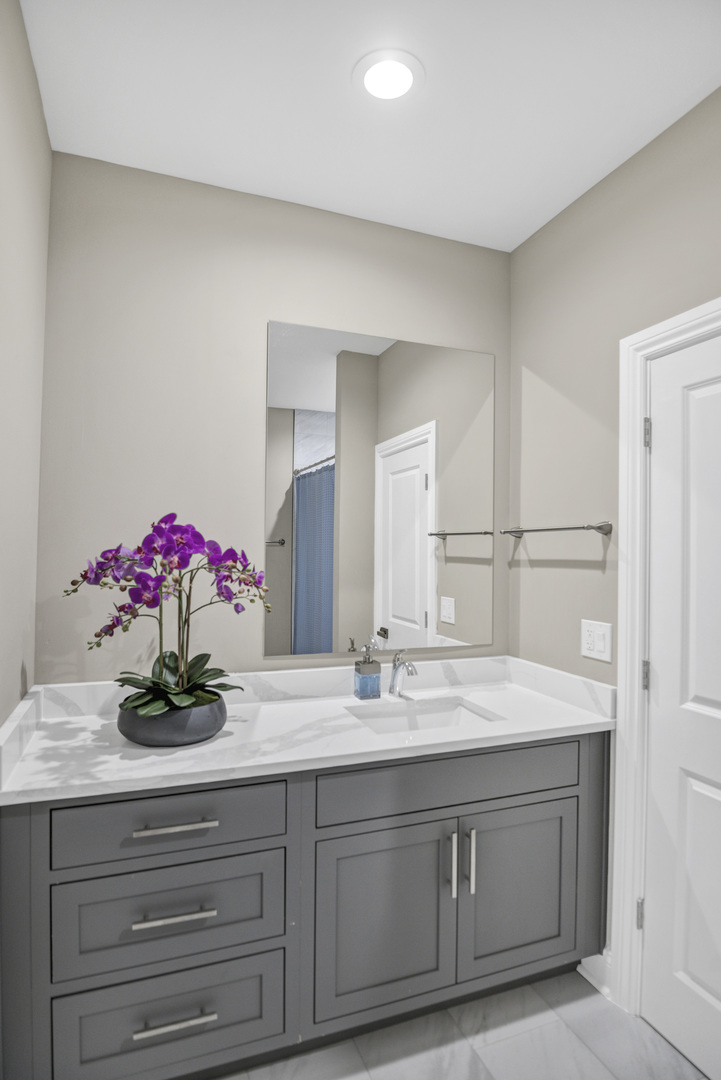 70 Prairie Court Wheeling, IL 60090 - Photo 23 of 44 a bathroom with a sink and a mirror