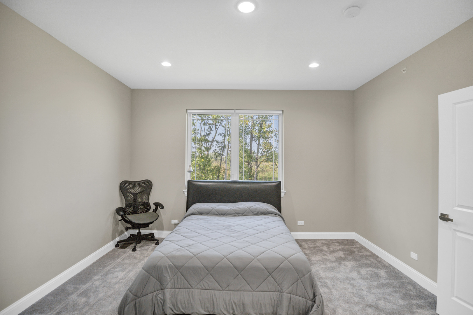 70 Prairie Court Wheeling, IL 60090 - Photo 24 of 44 a bedroom with a bed and a window