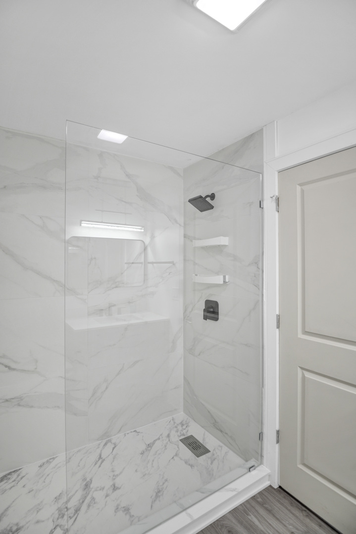 70 Prairie Court Wheeling, IL 60090 - Photo 35 of 44 a bathroom with a shower