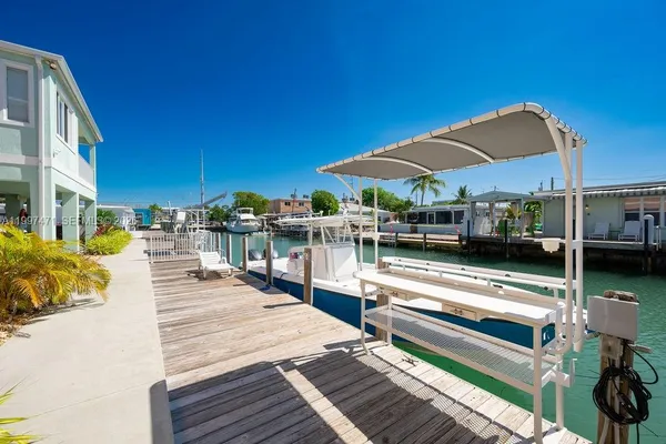 $1,299,900 | 11284 3rd Avenue Ocean, Marathon, FL 33050