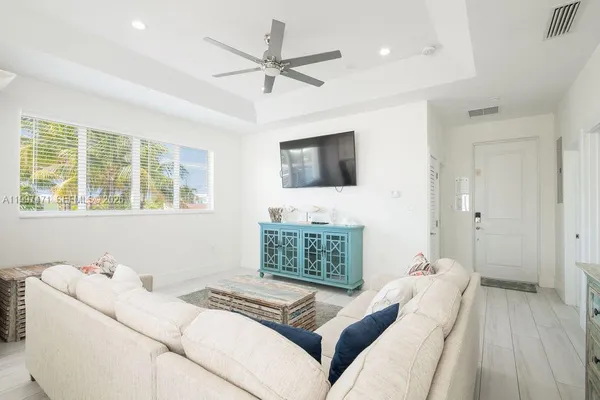 $1,299,900 | 11284 3rd Avenue Ocean, Marathon, FL 33050