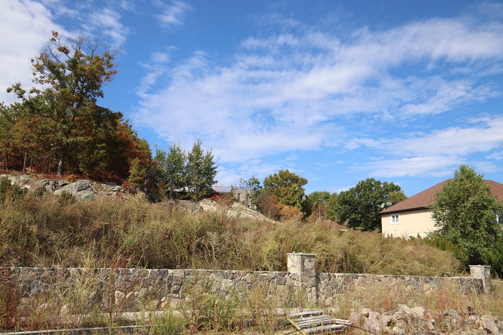 7 Pirates Glen Road Saugus, MA 01906 - Photo 2 of 9 Gallery Image 2