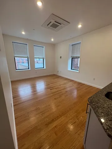 $2,250 | 64 Market Street, Unit 301, Lynn, MA 01901