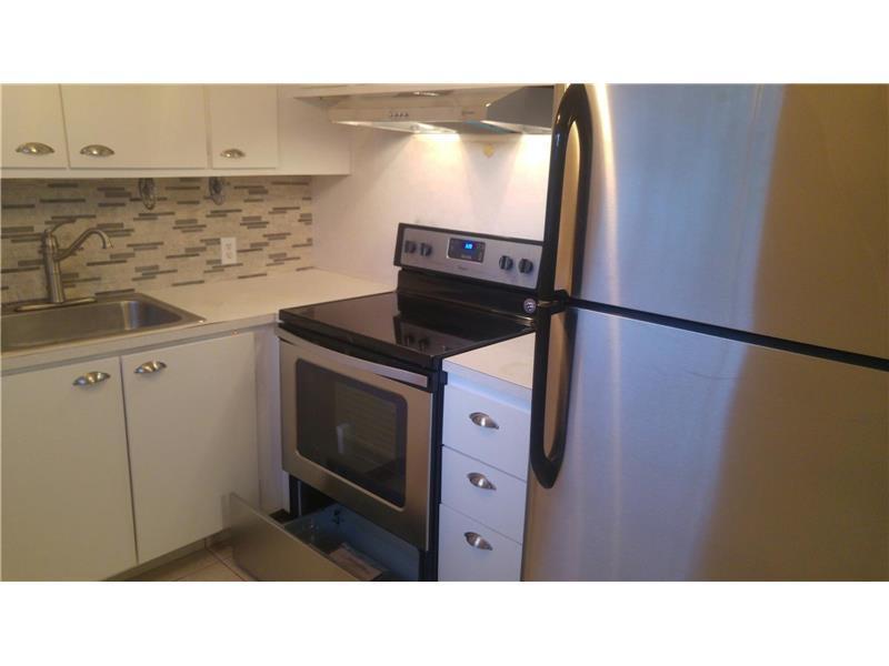 383 Fanshaw J, Unit 383 Boca Raton, FL 33434 - Photo 1 of 16 Kitchen