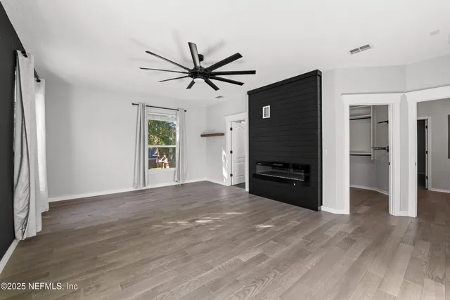 a bathroom with a toilet