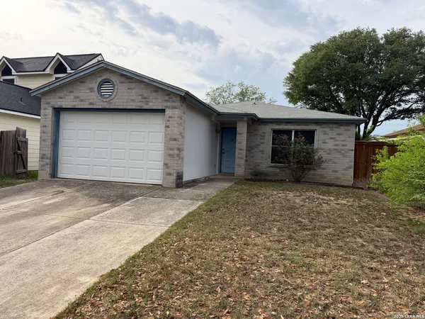 $1,700 | 7643 Chatsworth, San Antonio, TX 78250
