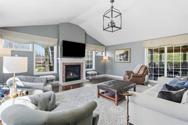 $925,000 | 1055 Wade Lane, Oakmont, PA 15139