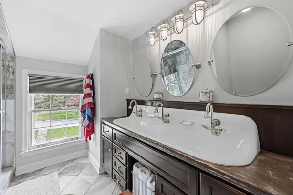 $925,000 | 1055 Wade Lane, Oakmont, PA 15139