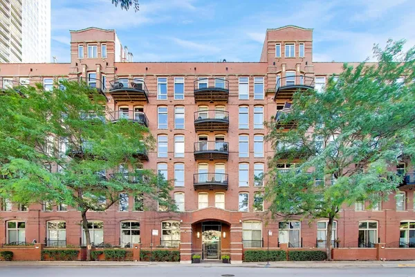 $335,000 | 550 North Kingsbury Street, Unit 423, Chicago, IL 60654