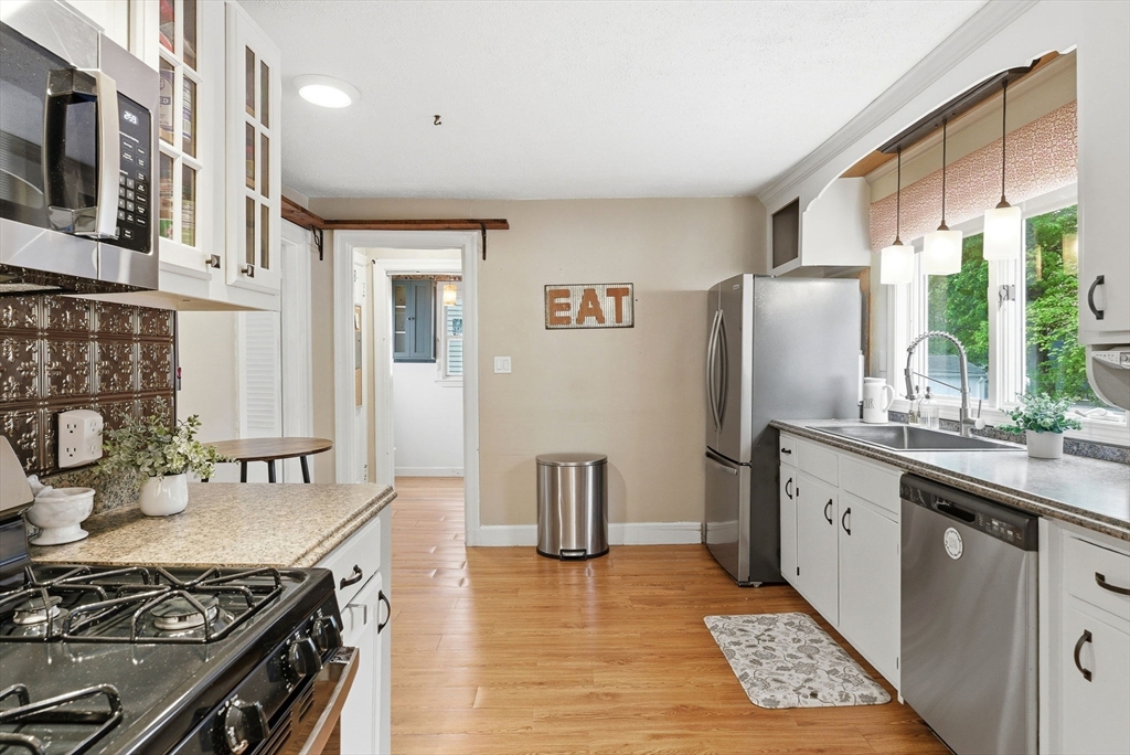 36 Fairview Road Stoneham, MA 02180 - Photo 8 of 24
