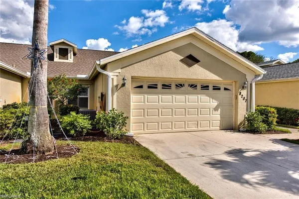 $2,800 | 8207 Ibis Cove Circle, Unit Y, Naples, FL 34119