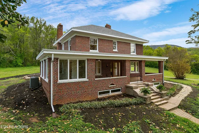 $999,000 | 4537 Old Walland Highway, Walland, TN 37886