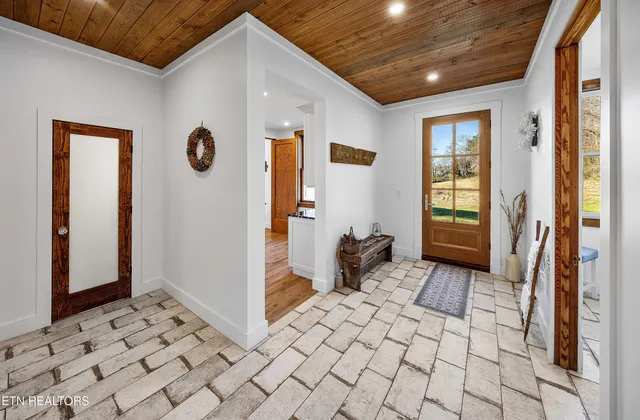 $999,000 | 4537 Old Walland Highway, Walland, TN 37886