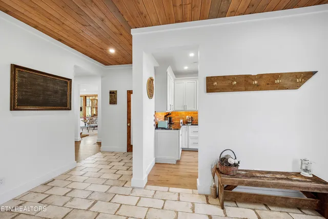 $999,000 | 4537 Old Walland Highway, Walland, TN 37886